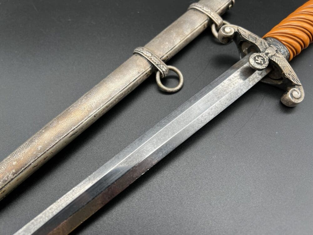 Early slender grip Army dagger by Alcoso - Image 6