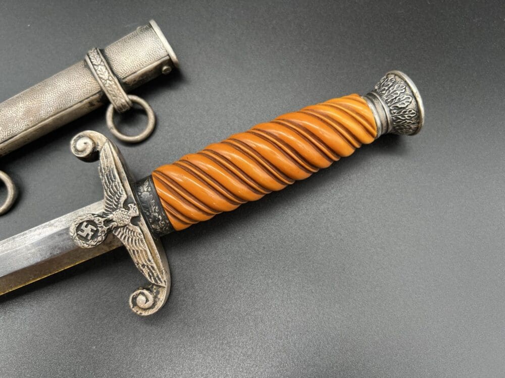 Early slender grip Army dagger by Alcoso - Image 7