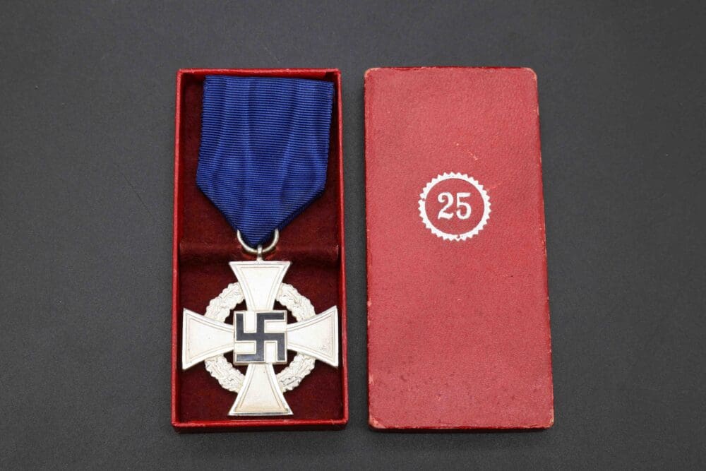 Mint Cased 25-Year Silver Faithful Service Medal - Image 2