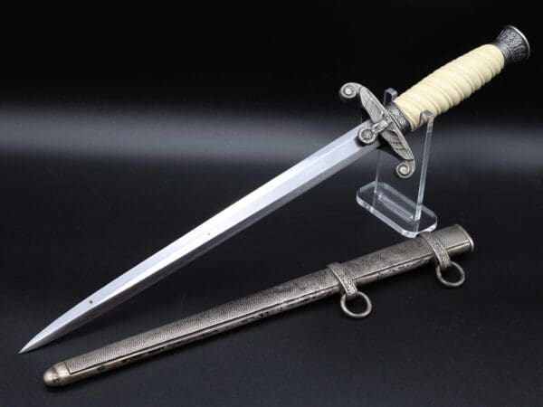 “High Lift” Army Dagger by Alcoso