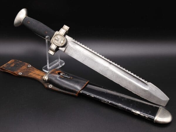 Red Cross Hewer Dagger with Frog