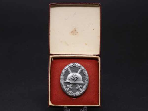 Cased Wounded Badge in Silver Marked “30”